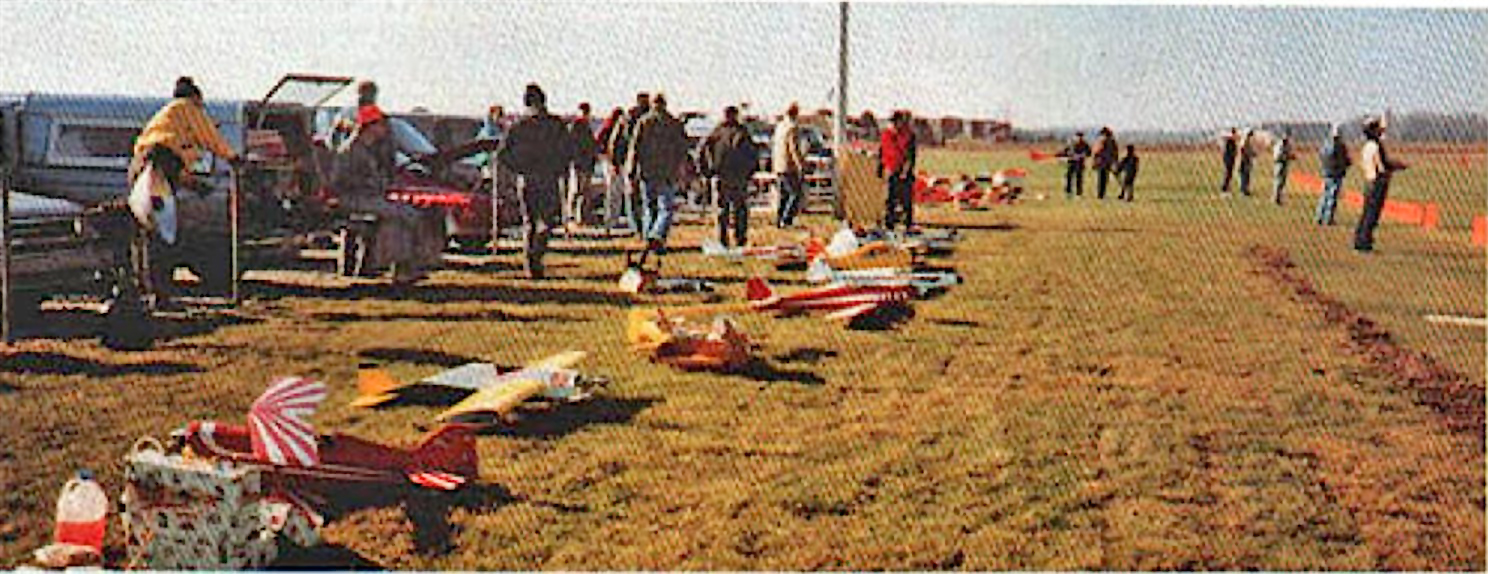 The Flying Circuits’ T-f-T fun fly in 1990 saw temperatures in the 50s and light winds—a marked improvement over earlier years. Scheduling the event on the first Saturday in December places it after the Thanksgiving shopping weekend but before other holid